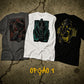 Pack de três t-shirts astredik com estampados de arte urbana estilo graffiti em tons de cinzento, branco e preto.