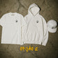 Pack UNIFORM 00 da astredik com hoodie, t-shirt e snapback brancos de malha pesada com logótipo bordado a preto.