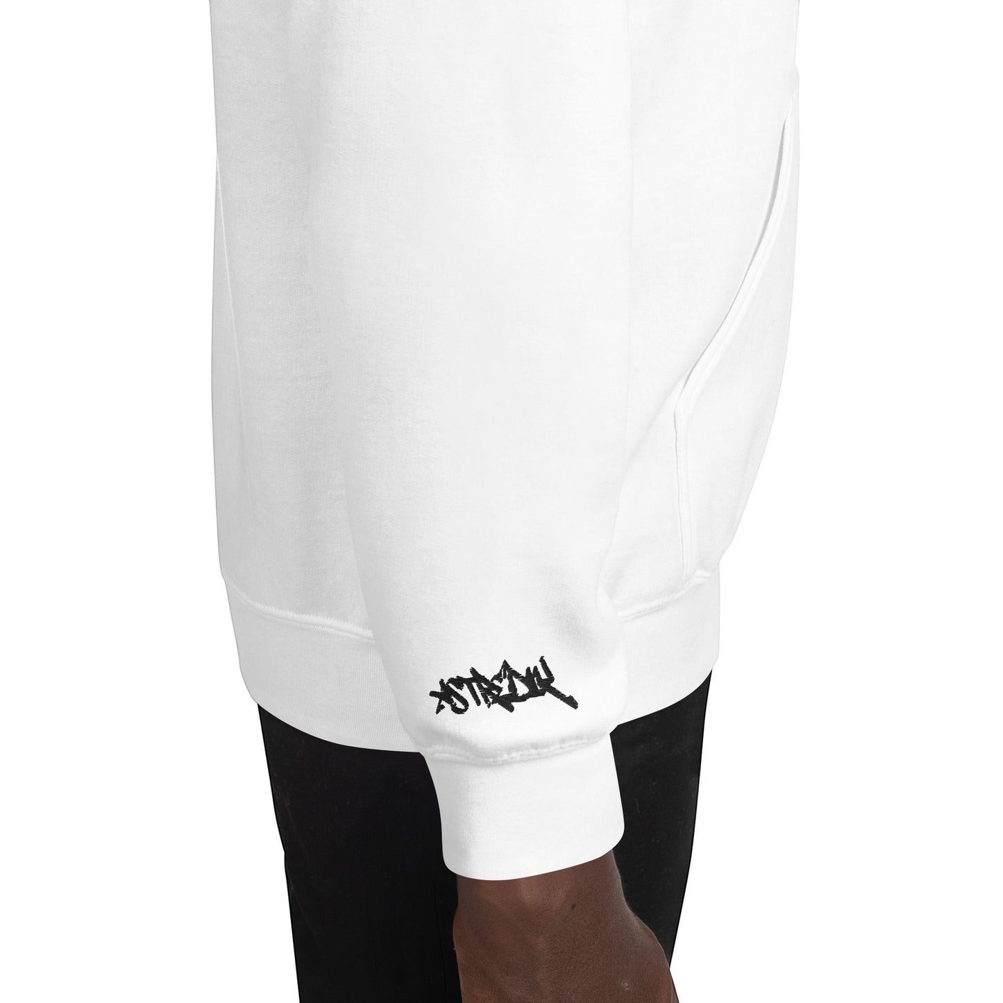 Hoodie Bofiafobia Inspirado pela força da música de intervenção portuguesa e pela cultura hip-hop, o Hoodie Bofiofobia não é apenas roupa — é uma tomada de posição.Criado para quem não se cala, para quem transforma estilo em discurso. Porquê escolher o Ho