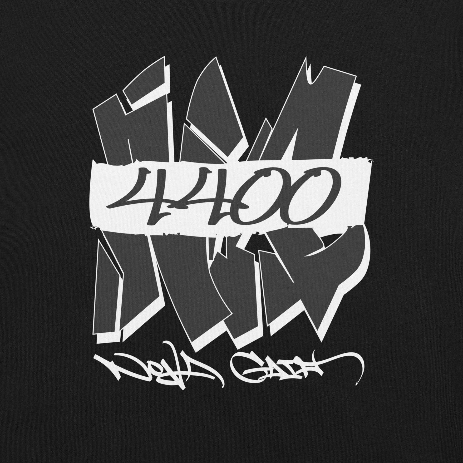 T-shirt NG4400 – Nova Gaia Para quem carrega a rua no peito e a alma em Vila Nova de Gaia.A NG4400 é mais do que uma t-shirt — é um statement de identidade urbana e resistência cultural. Criada para representar os que fazem da cidade o seu palco e da cami